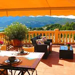 Apartamento En El Puerto De Soller Con Gran Terraza Privada Y Vistas Al Mar. Piscina Comunitaria. Localizado En Un Zona Tranquila Y Muy Soleada. Wifi Gratis Disponible. Parking.