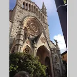 Apartamento En El Puerto De Soller Con Gran Terraza Privada Y Vistas Al Mar. Piscina Comunitaria. Localizado En Un Zona Tranquila Y Muy Soleada. Wifi Gratis Disponible. Parking.