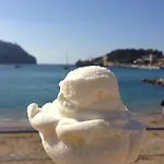 Apartamento En El Puerto De Soller Con Gran Terraza Privada Y Vistas Al Mar. Piscina Comunitaria. Localizado En Un Zona Tranquila Y Muy Soleada. Wifi Gratis Disponible. Parking.