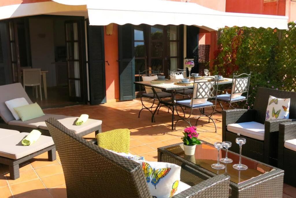 En El Con Gran Terraza Privada Y Vistas Al Mar. Piscina Comunitaria. Localizado En Un Zona Tranquila Y Muy Soleada. Wifi Gratis Disponible. Parking. *