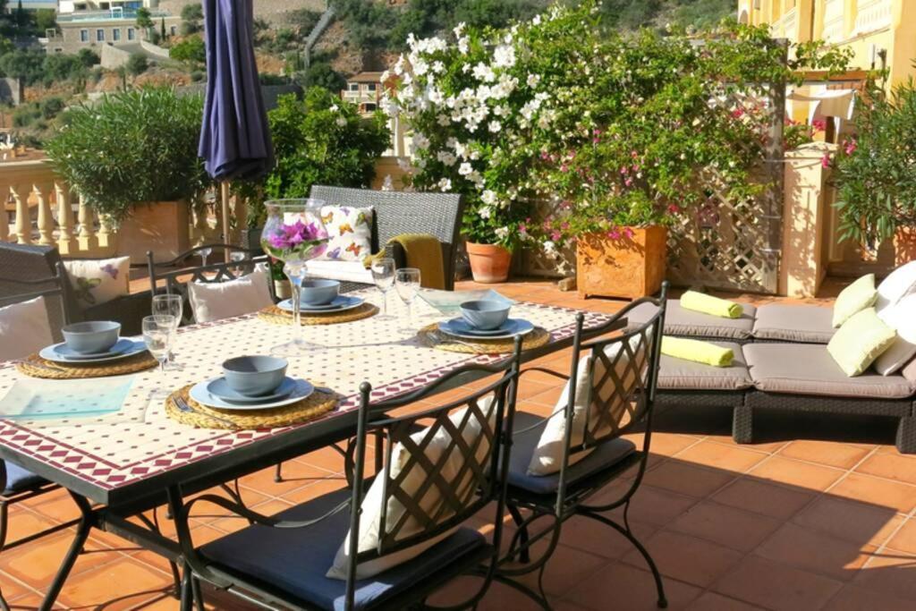 En El Con Gran Terraza Privada Y Vistas Al Mar. Piscina Comunitaria. Localizado En Un Zona Tranquila Y Muy Soleada. Wifi Gratis Disponible. Parking. Puerto de Sóller
