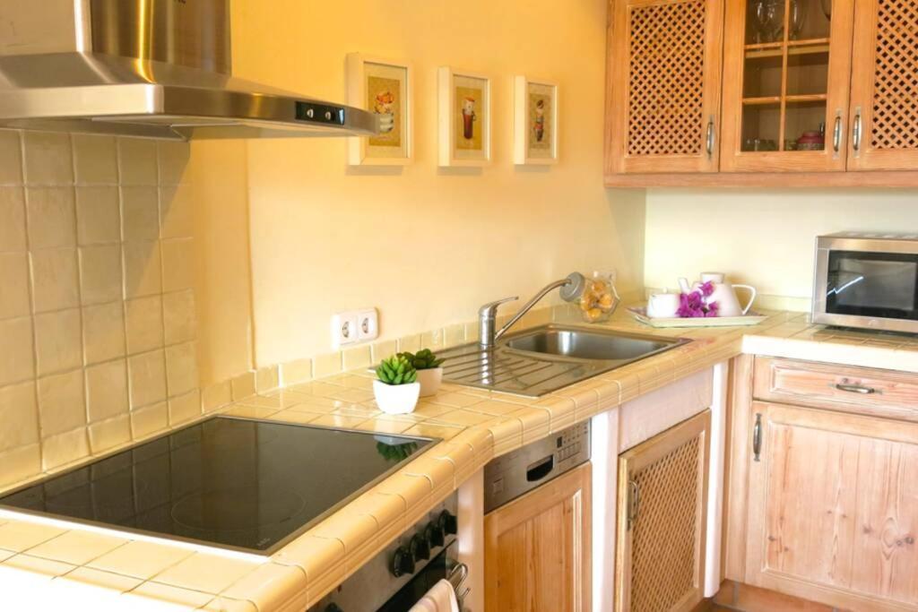 En El Con Gran Terraza Privada Y Vistas Al Mar. Piscina Comunitaria. Localizado En Un Zona Tranquila Y Muy Soleada. Wifi Gratis Disponible. Parking. Apartment Puerto de Sóller